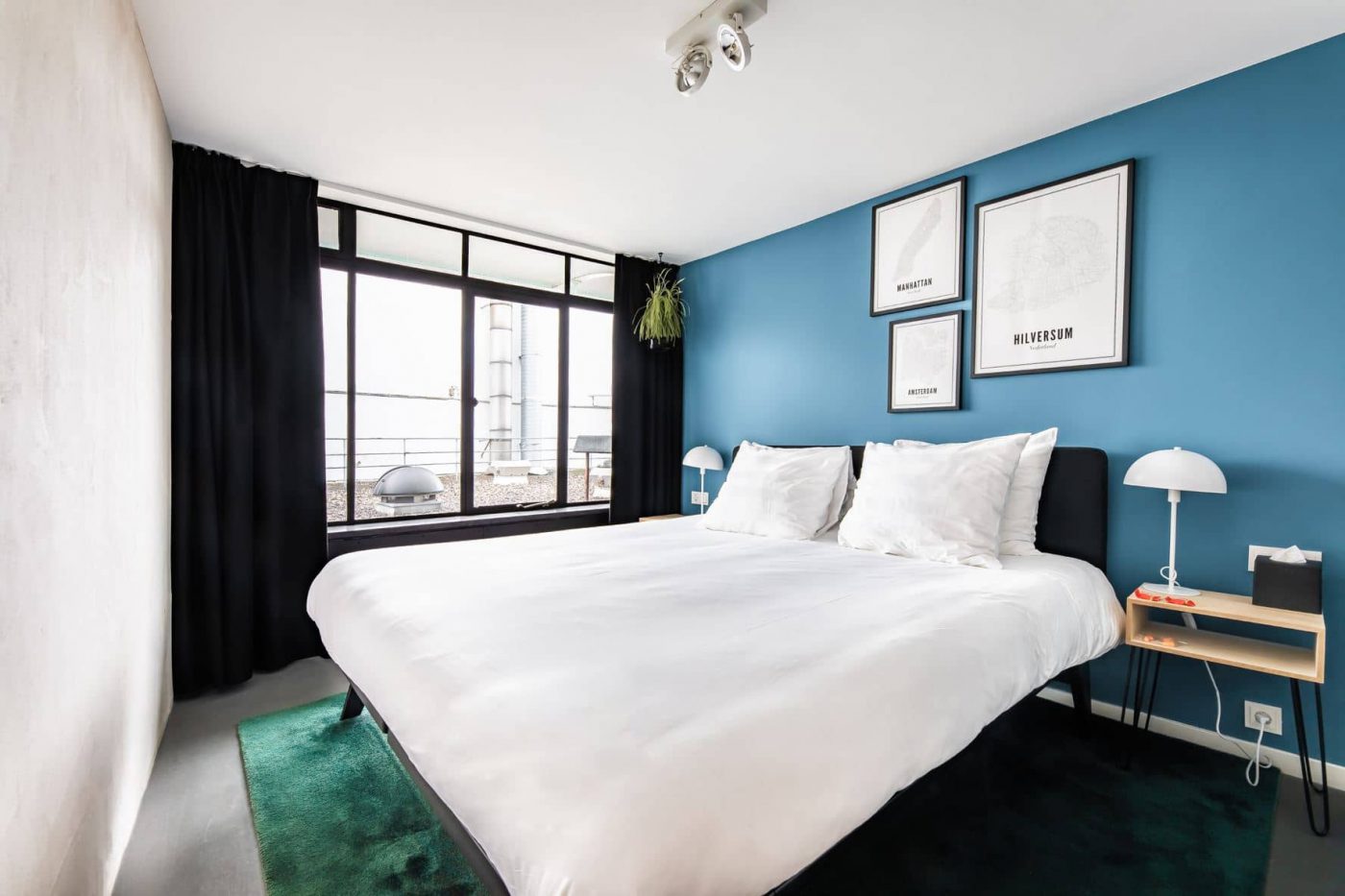 Comfortkamer met blauwe wand